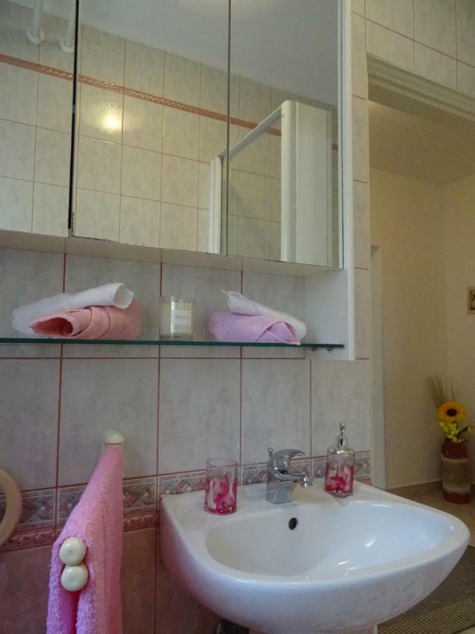 Apartman Iris S Terasom Rijeka Exterior photo