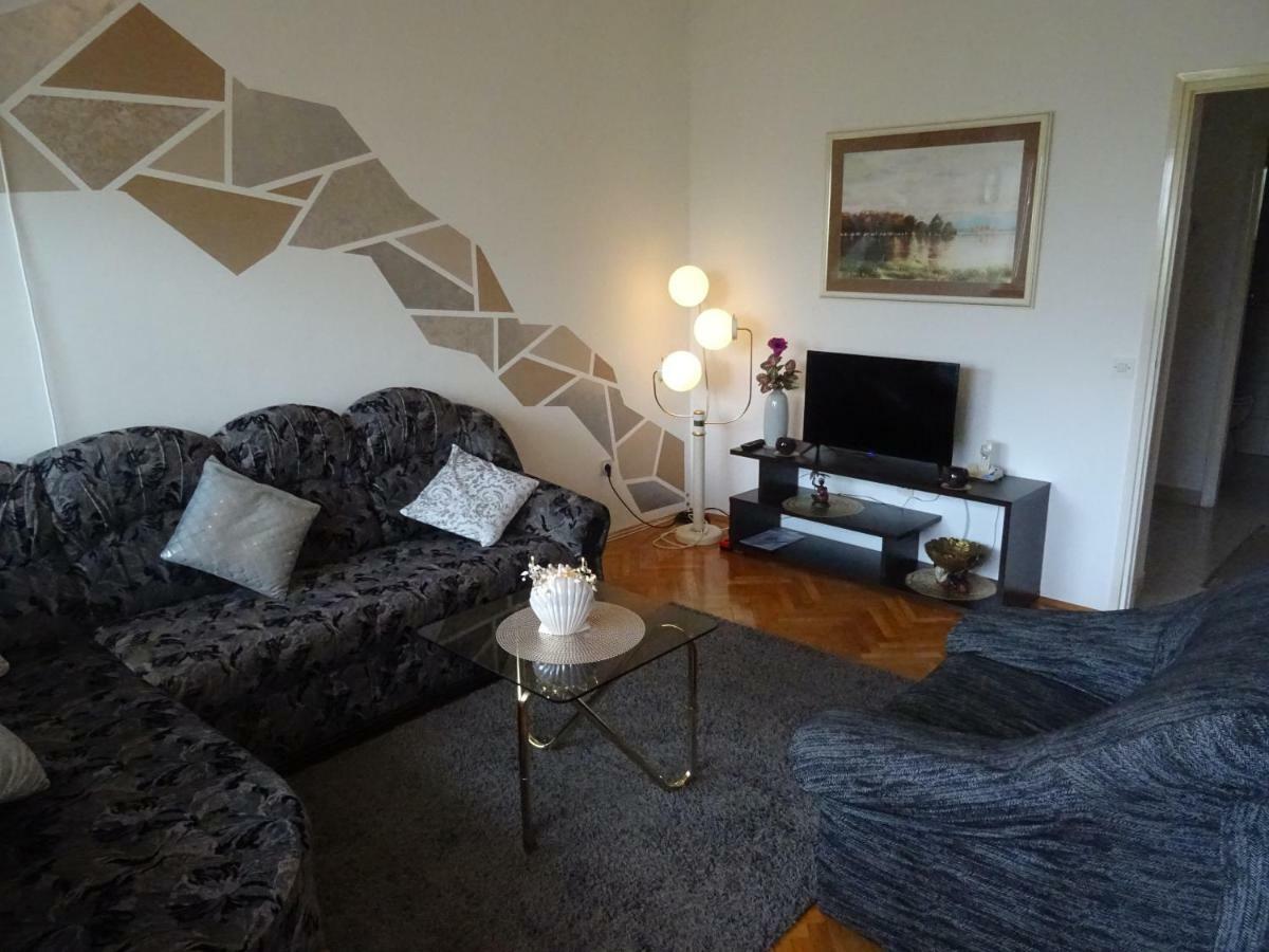 Apartman Iris S Terasom Rijeka Exterior photo