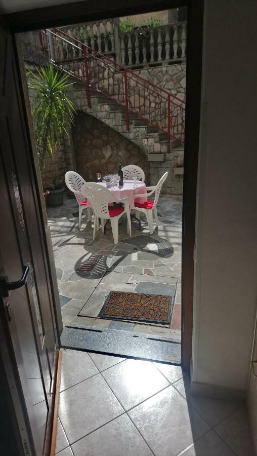 Apartman Iris S Terasom Rijeka Exterior photo